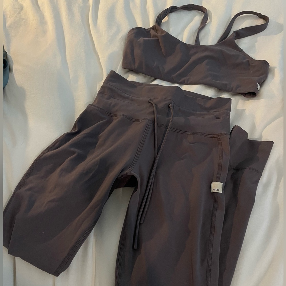 Vuori Yosemite bra and daily leggings xs/s sawyer dusky purple
